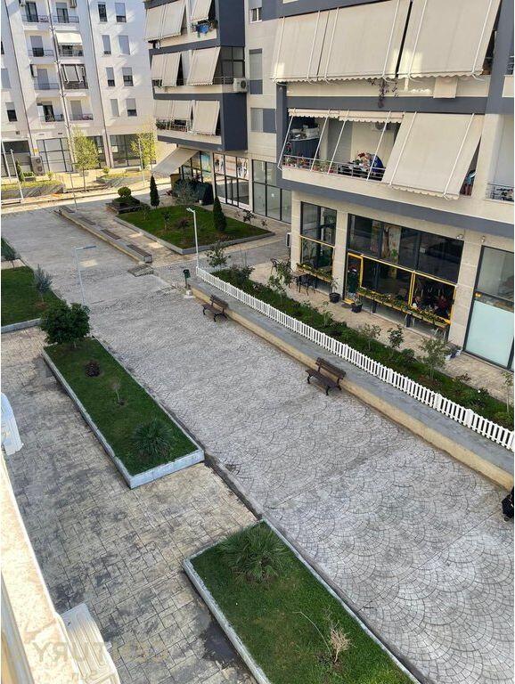 Shitet apartament 3+1+2 ne Kinostudio ! 250,000 €