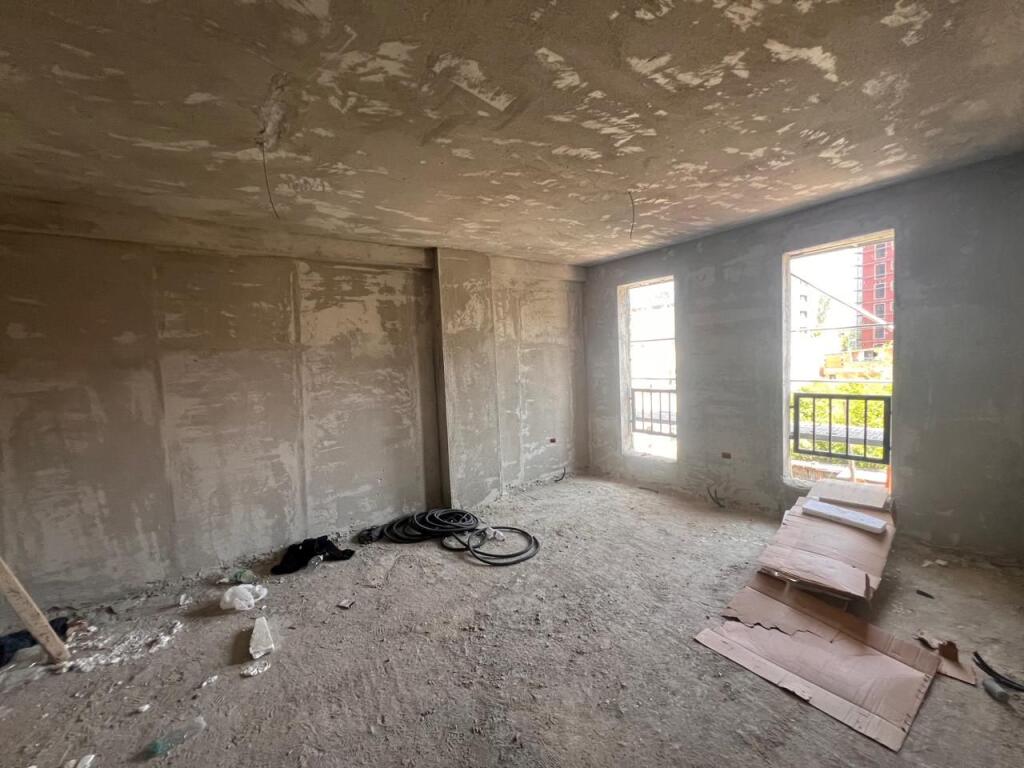 Shitet Apartament 3+1 te Ambasada Amerikane.