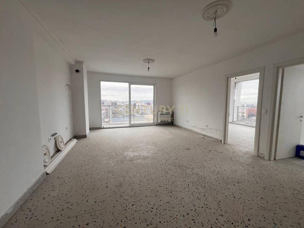 Apartament 2+1 ME QIRA TE FARMACIA 10