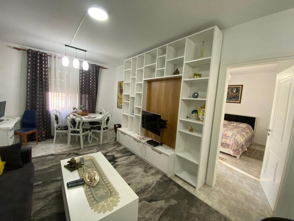 1+1,i mobiluar te dixhitalbi te komune e parisit,cmimi 650 euro