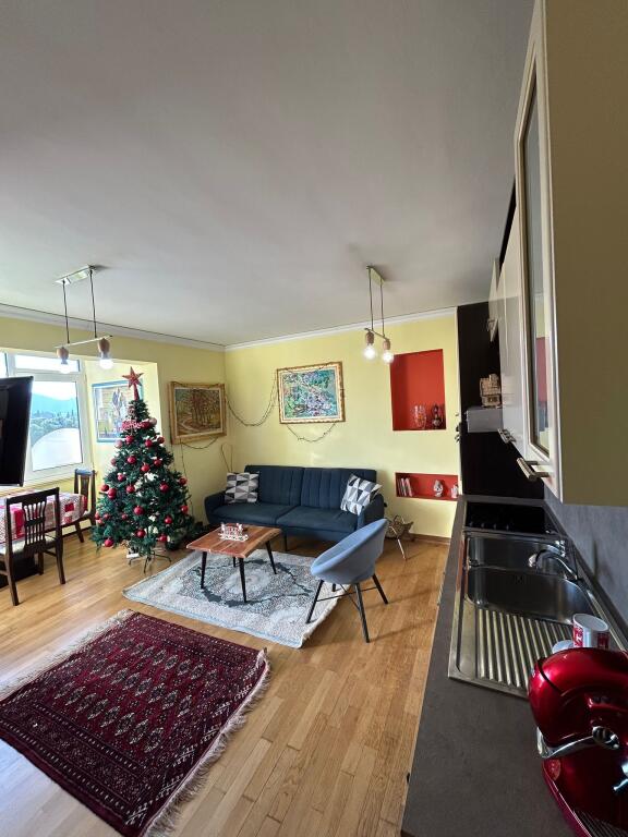 Qera 2+1 , super Pamje , liqeni Tiranes