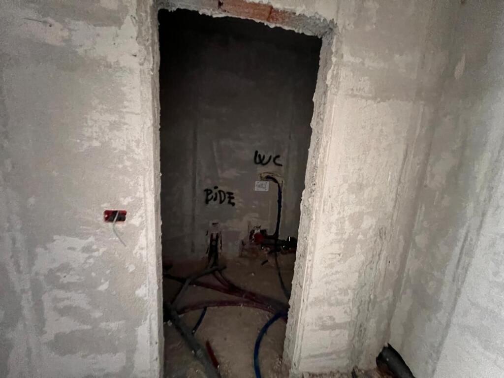 Shitet Apartament 3+1 te Ambasada Amerikane.