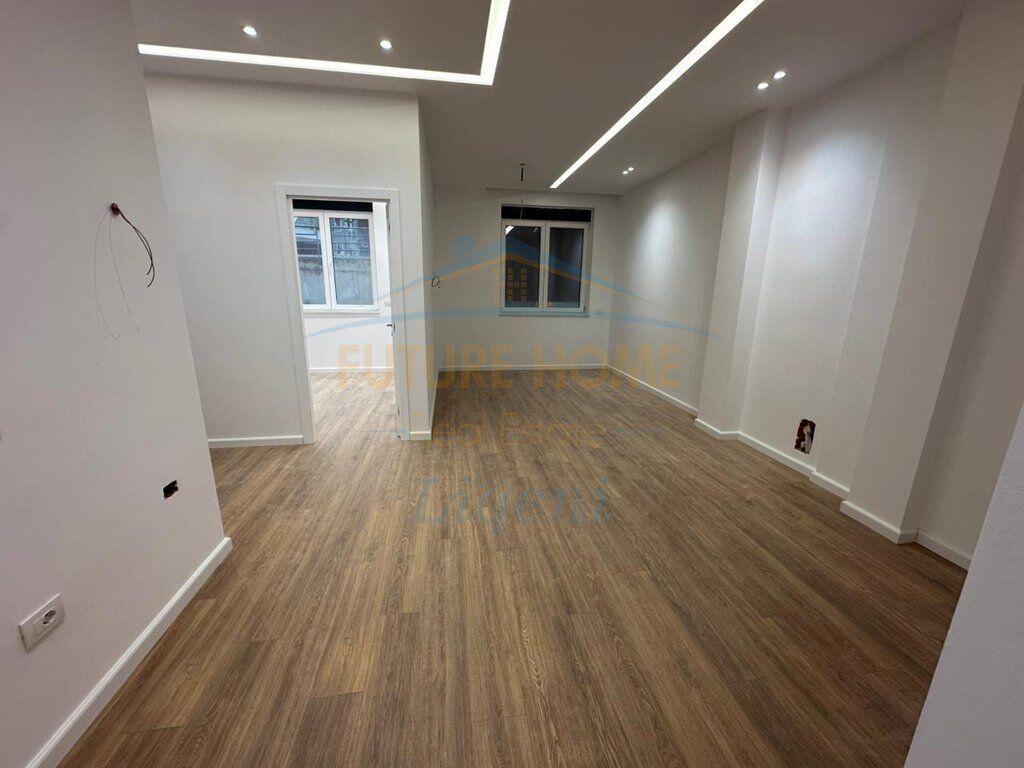 Shitet, Apartament 1+1, Rruga Eduard Mano, Liqeni i Thate, Tiranë.