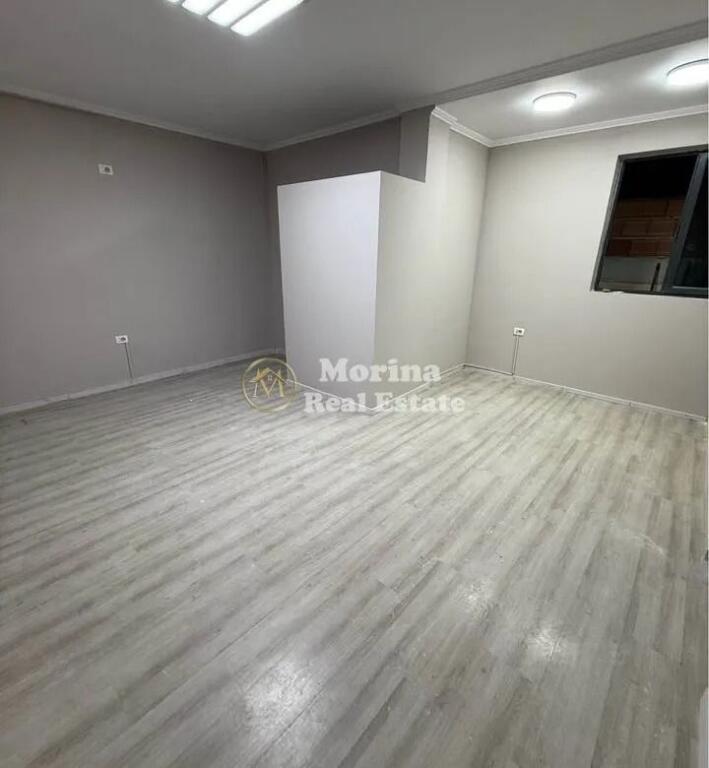 Affitto | Locale Commerciale | Via Elbasani | 270 €/mese