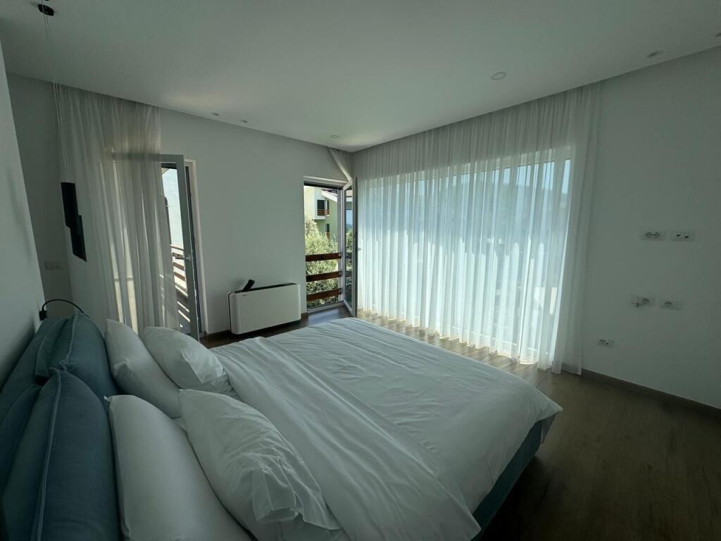 Jepet me Qira Vilë Luksoze në Rezidencë Private – Zona TEG | Long Hill