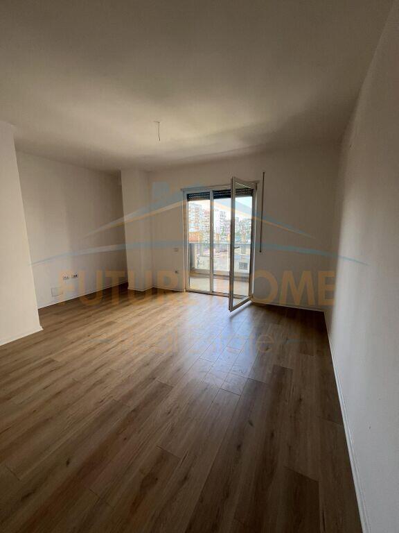 Shitet, Apartament 2+1, Unaza e Re.