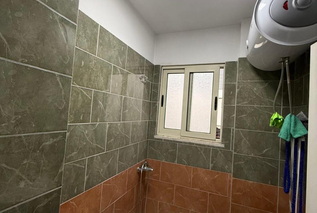 Ne Qesarake Shitet Apartament 2+1+2 Me Planimetri Te Rregullt!