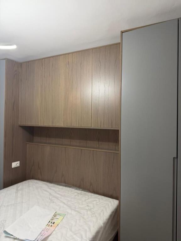 Ofrohet per qera apartament 1+1 ne shkoze