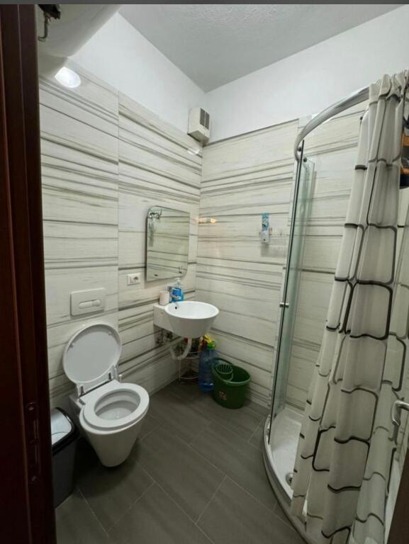 2+1,i mobiluar ,ne myslym shyri,800 euro