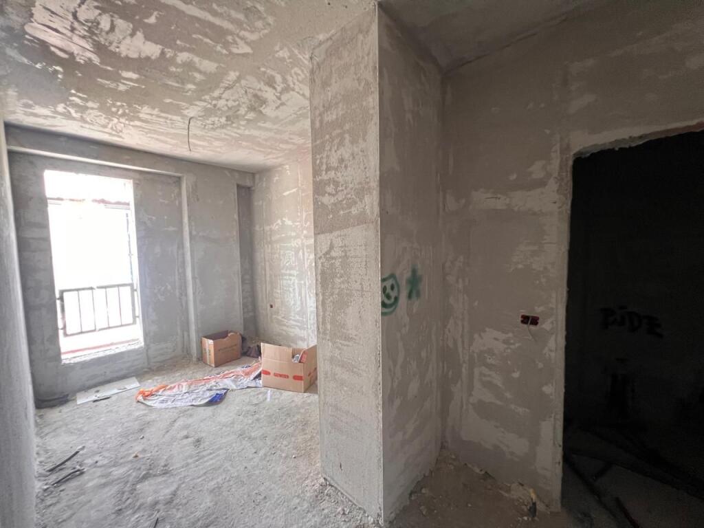 Shitet Apartament 3+1 te Ambasada Amerikane.