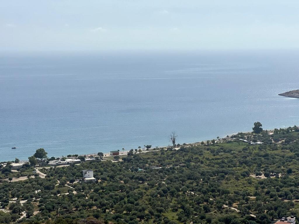 Shitet godinë 5-katëshe në Qeparo, Himarë