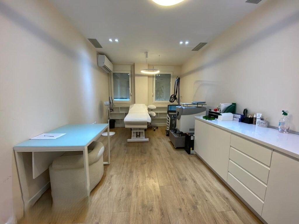 IN THE MUNICIPALITY OF PARIS WE RENT SPACE FOR CLINIC 1,100 € /Month
