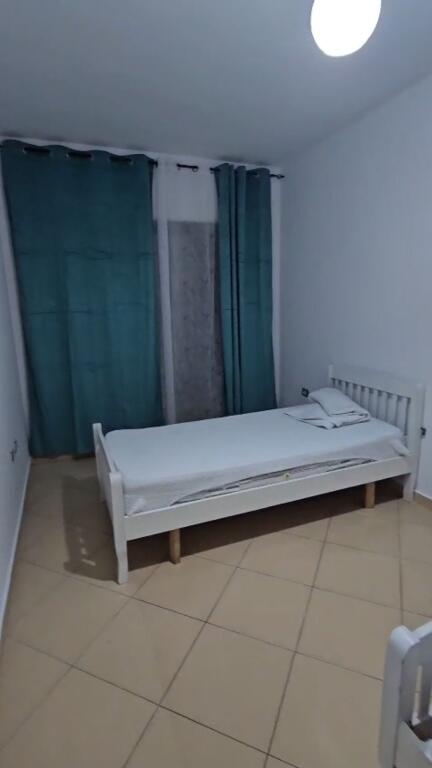 Jepet me qira 2+1+2 Yzberisht