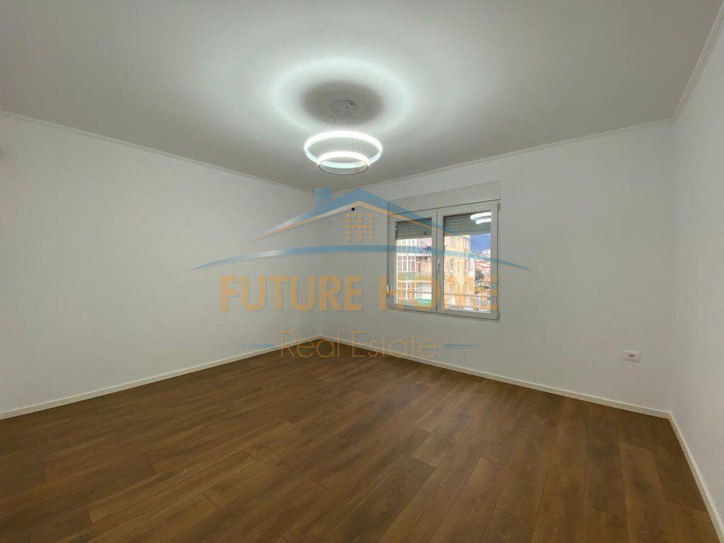 Shitet, Apartament 2+1, Porcelan