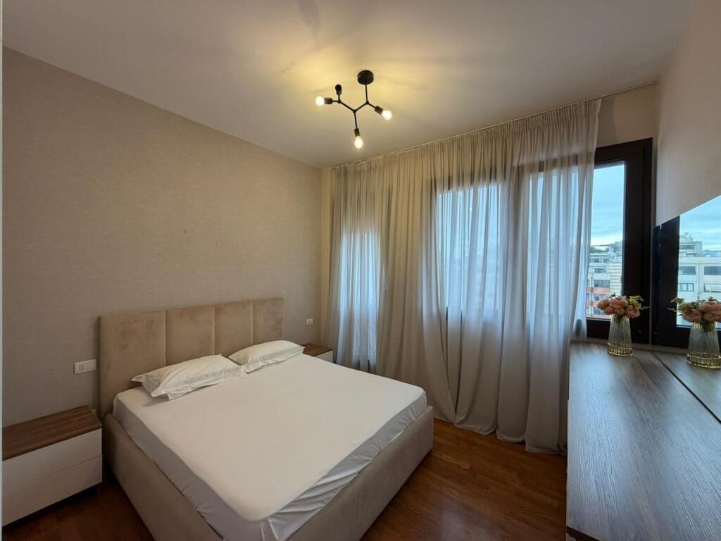 Apartament 1+1 per qira tek Rruga e Barrikadave.