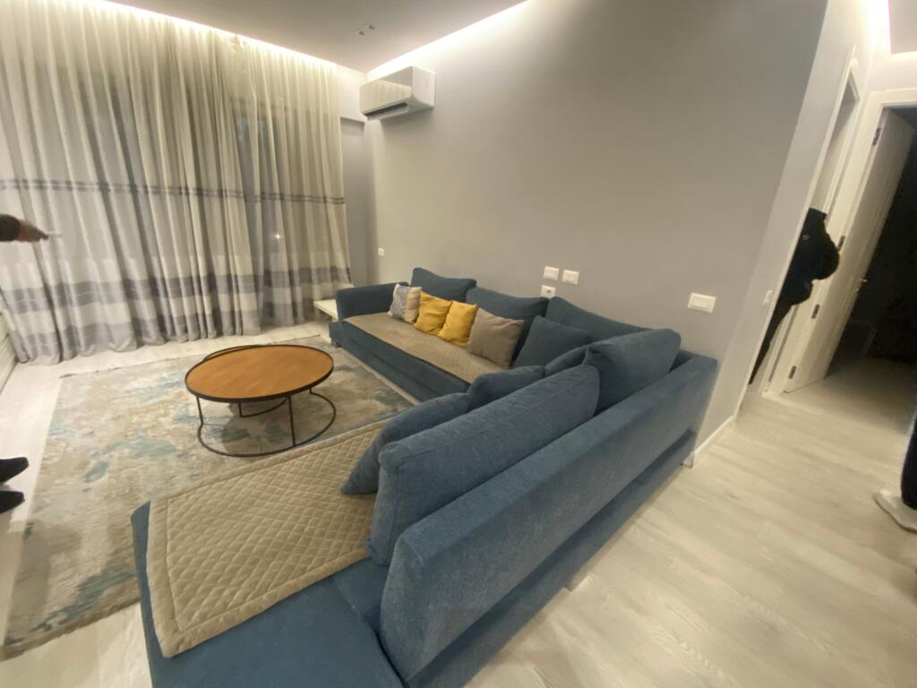 2+1,te rruge e barrikadave,cmini 250 mije euro,ofrohet dhe parkim opsional