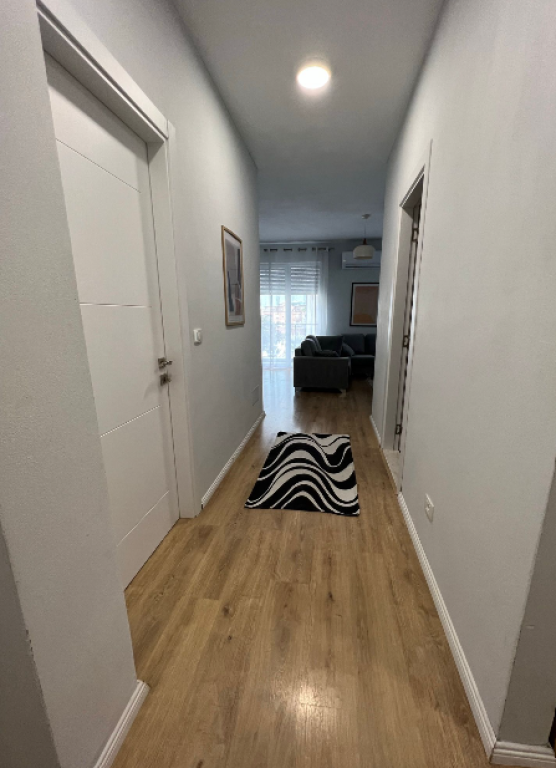 🏠 Jepet me qira apartament modern 2+1+2  📍 Rr. Dritan Hoxha – Zona Aura