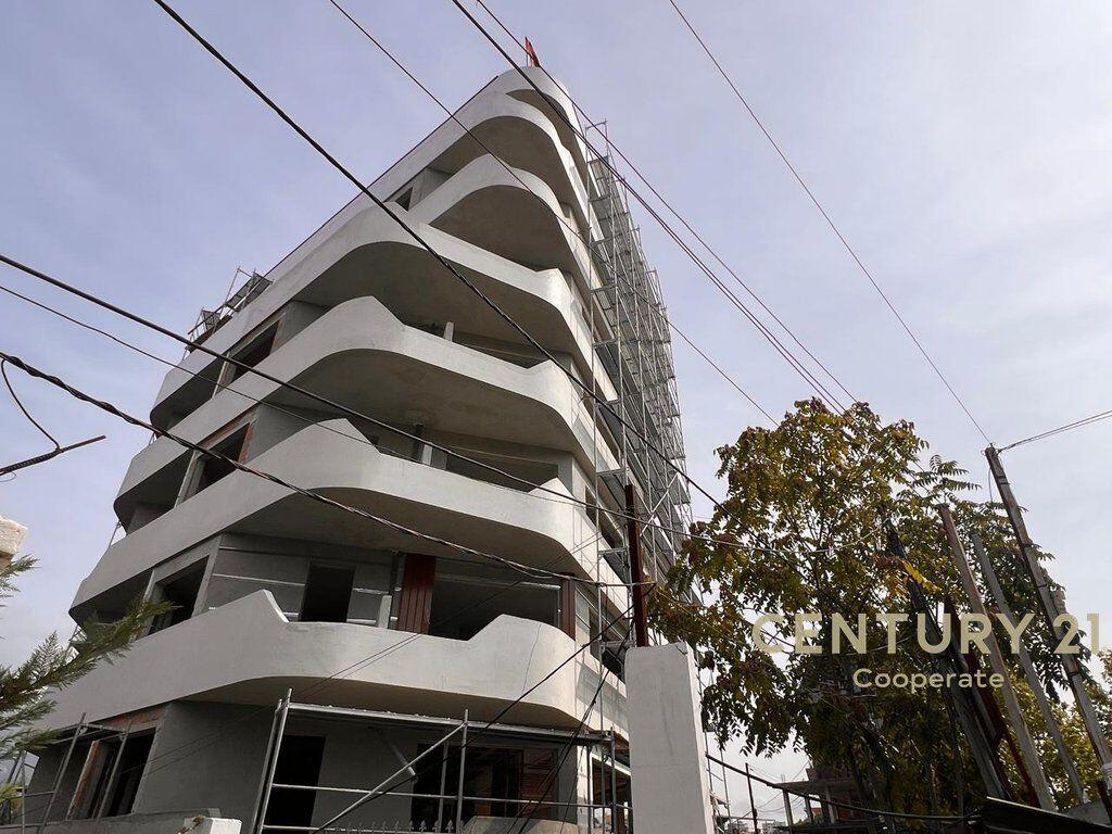 SHESIM APARTAMENT 2+1+2 – RRUGA ELBASANIT PRANE PARKUT TE LIQENIT.