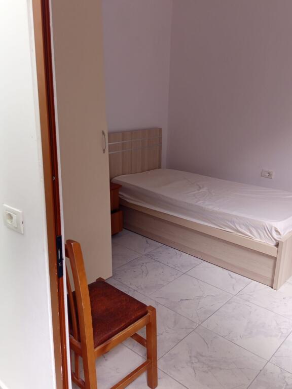 GARSIONERE 250 EURO LEKE.QYTET STUDENTI.