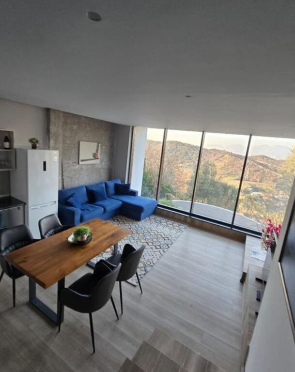 Vilë për Qira në Petrelë — Qetësi, Oborr &amp; Akses i Lehtë në Përditshmëri