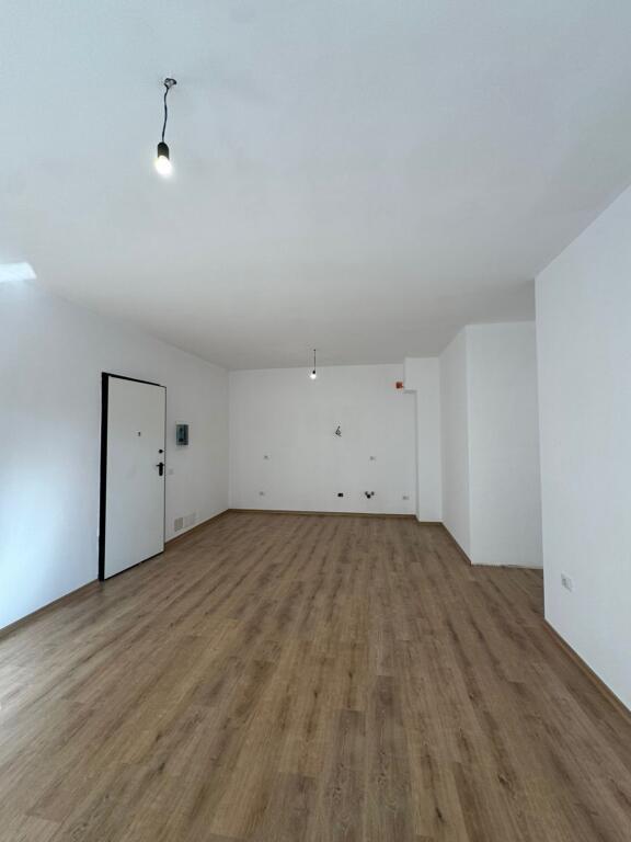 🏡 SHITET APARTAMENT 2+1+2 TUALETE Prane Xibrakut, Rr. Elbasanit