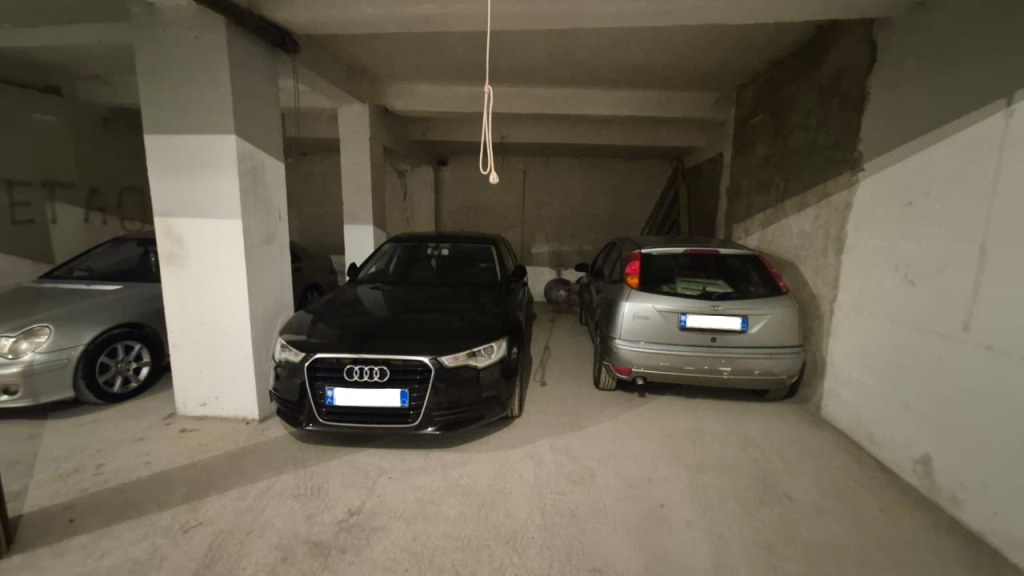 Garage for sale in Astir