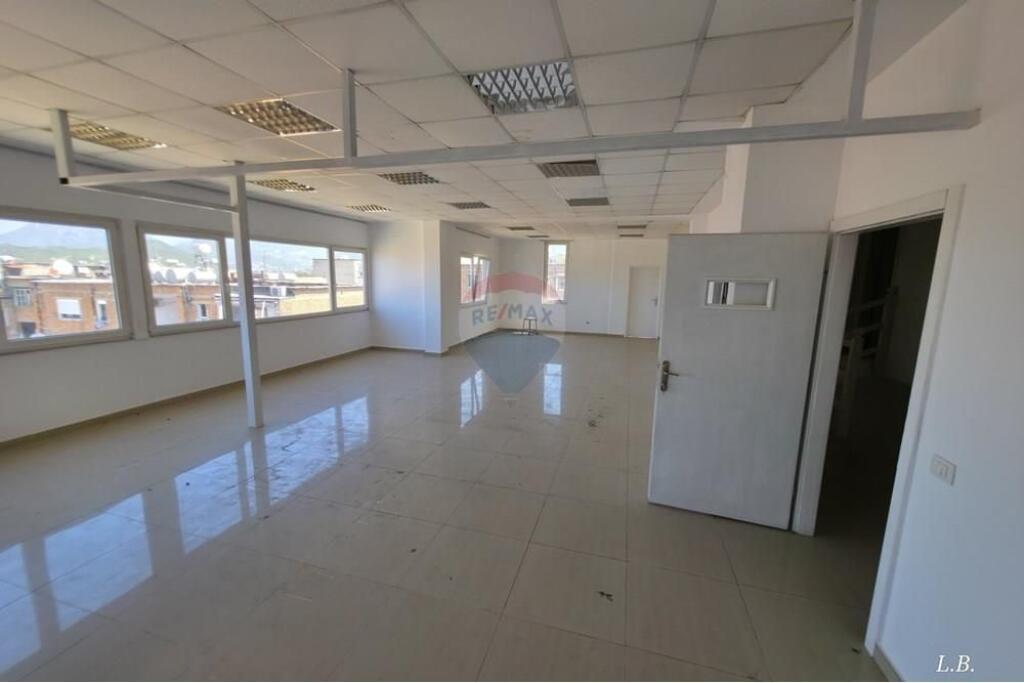 BUSINESS BUILDING 5 FLOORS FOR RENT