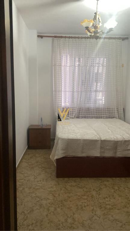 JEPET APARTAMENT 1+1+BLK ME QERA TE KOMUNA PARISIT 55.000 LEKE