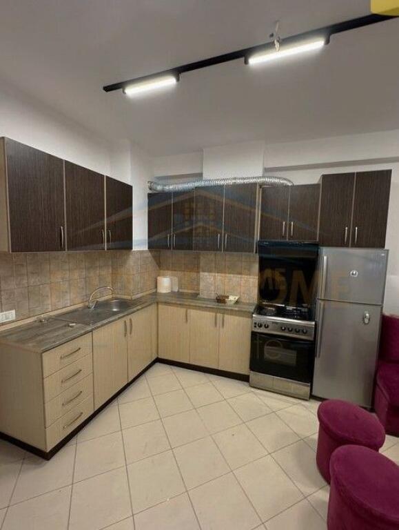 Shitet, Garsoniere e konvertuar ne 1+1,Unaza e Re, Tiranë.