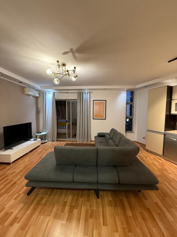 Jepet me Qira Apartament 2+1 tek Pallati me Shigjeta.