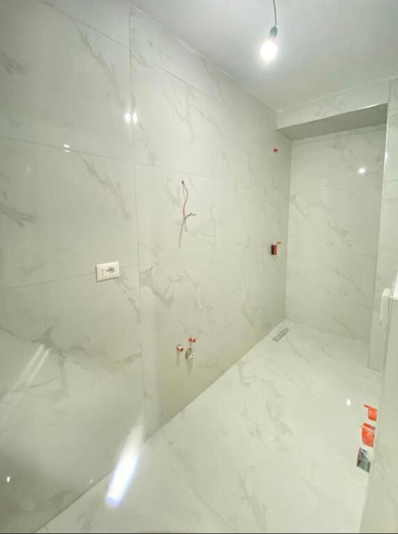 Apartament 1+1 per shitje prane Rruges se Kosovareve