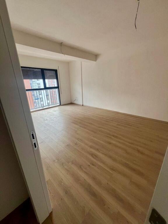 📣 QERA Ambient Zyre 👉 Apartament 2+1+2+🅿️ 📍 Prane Bulevardit Te Ri 🛣️ Rruga "Filip Jano" ✨