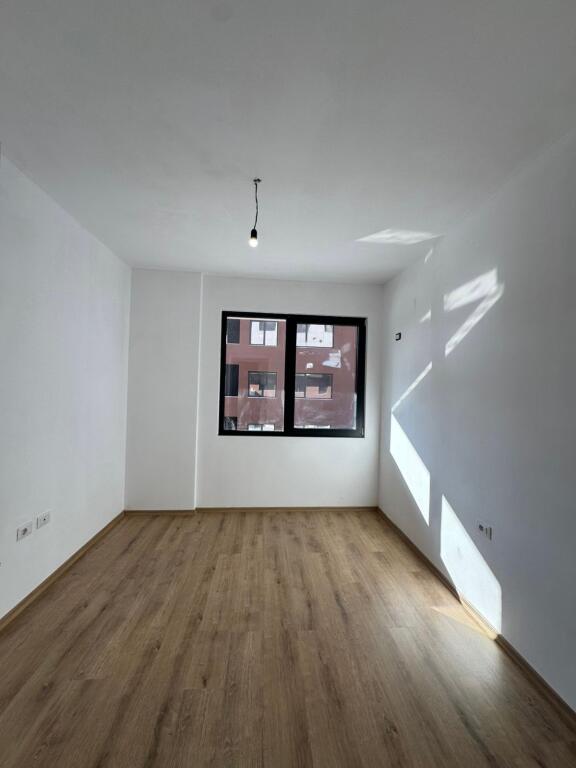 🏡 SHITET APARTAMENT 2+1+2 TUALETE Prane Xibrakut, Rr. Elbasanit