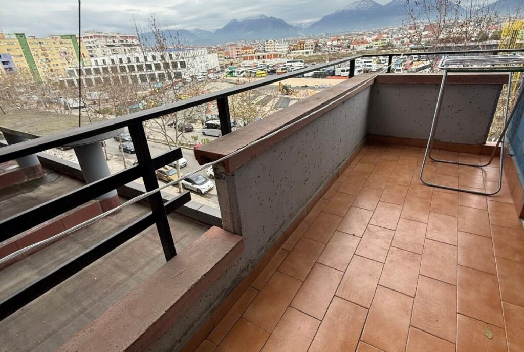 Tek Hygeia Shitet Apartament 2+1+2 I Mobiluar