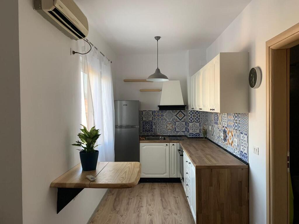 Jepet me qera apartament 1+1 tek Komuna e Parisit prane Ola Fast