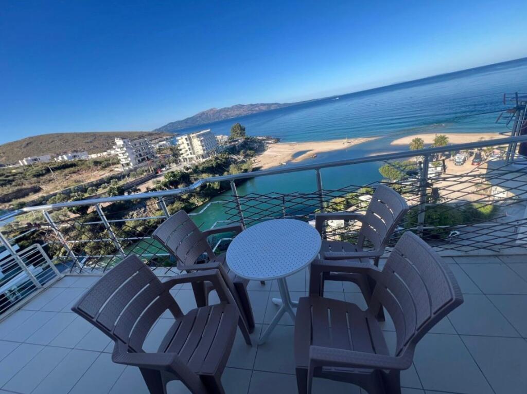 Super apartament 1+1 per shitje ne Sarande, pamje nga deti