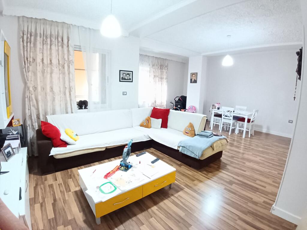 Apartament 2+1+2 per shitje prane Shkolles Baletit