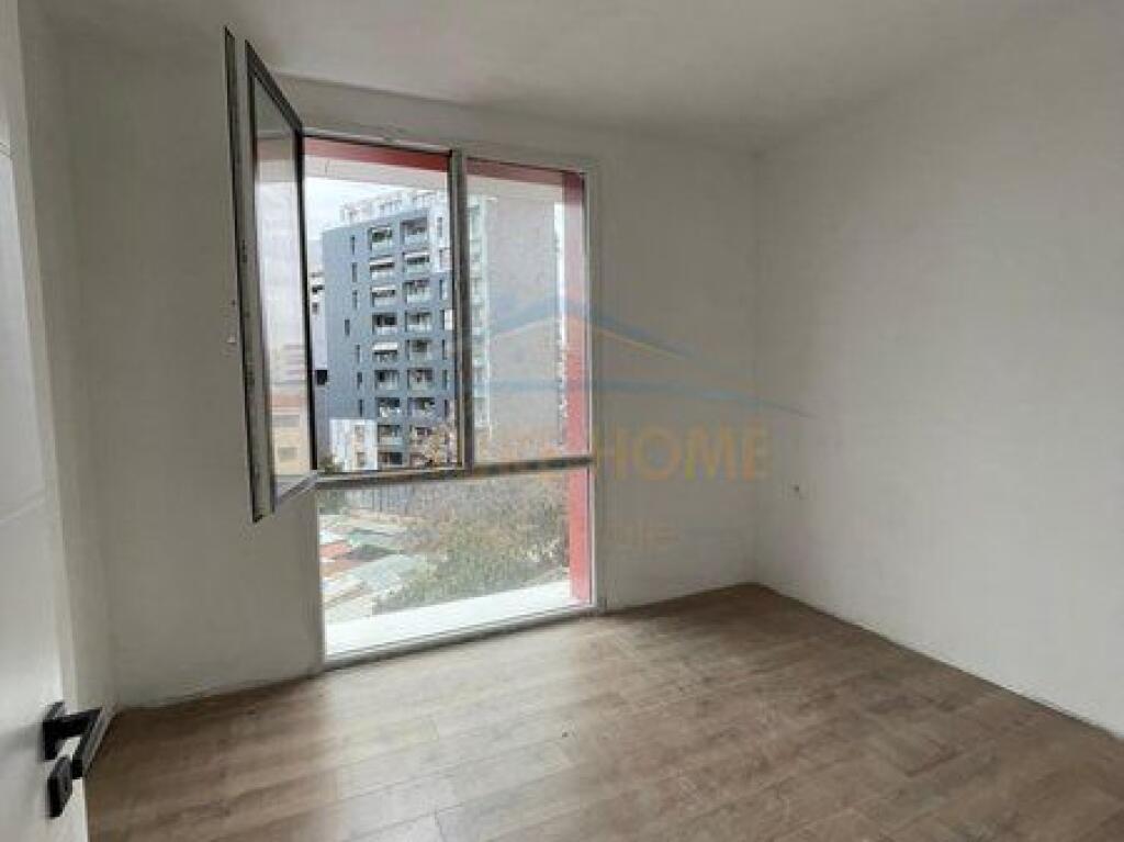 Shitet Apartament 1+1 Farmacia 10