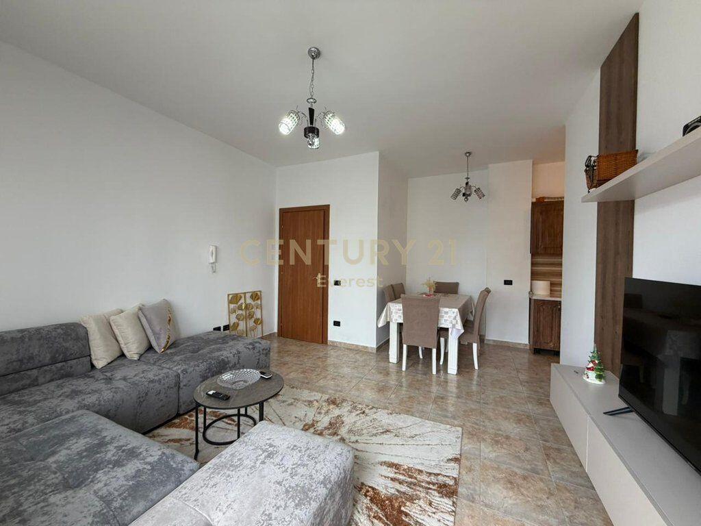 PAZARI I RI, APARTMENT 2+1 FOR RENT