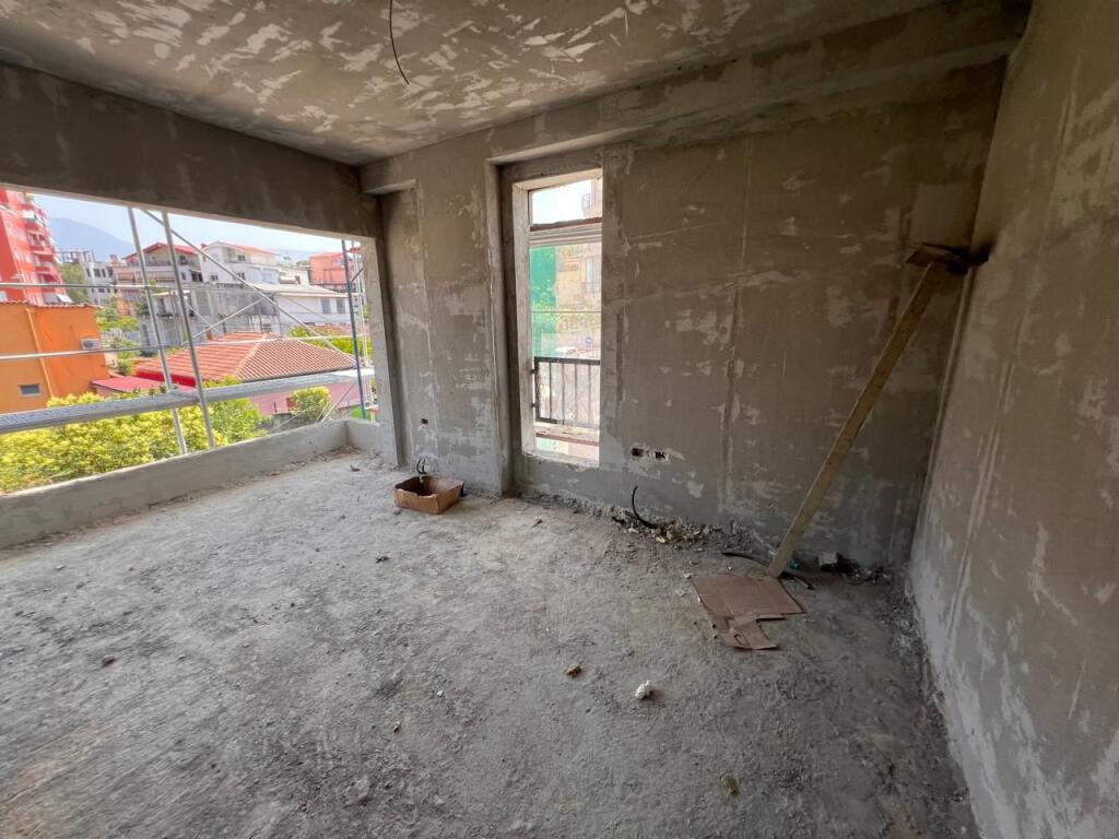 Shitet Apartament 3+1 te Ambasada Amerikane.