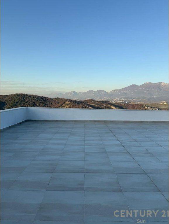 Jepet me qira vilë në Petrelë, Tiranë