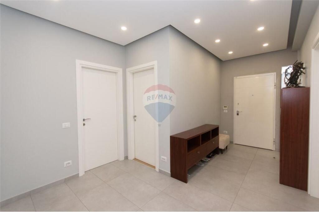 Apartament per qera 3+1+2 te Ring Center