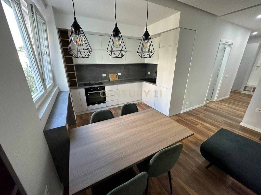 APARTAMENT MODERN 2+1+2 KOMPLEKSI FZ, LIQENI I THATE!