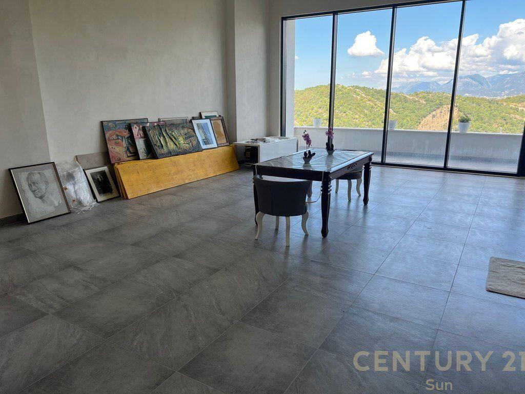 Jepet me qira vilë në Petrelë, Tiranë