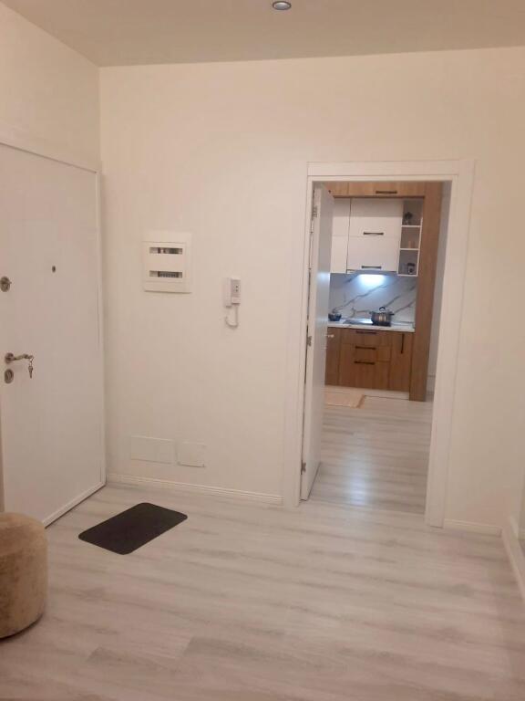 🏡 SUPER APARTAMENT ME QIRA – FARMACIA 10, KOMPLEKSI ARLIS