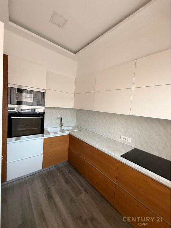 Affittasi appartamento di lusso 2+1 con posto auto vicino a Caffè Flora