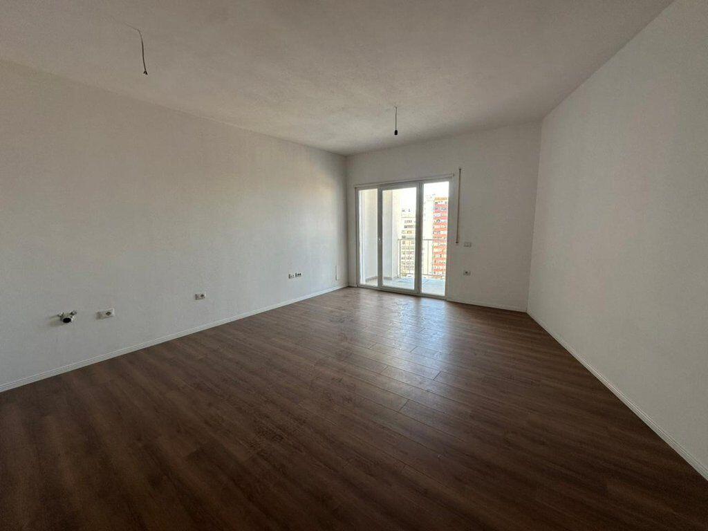 We sell a 2+1+2 apartment on Barrikadave Street 283,000 € Total area 110m2