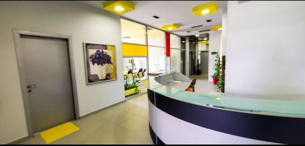 ZYRE ME QERA 916 M2 RRUGA E KAVAJES 18.000 EURO