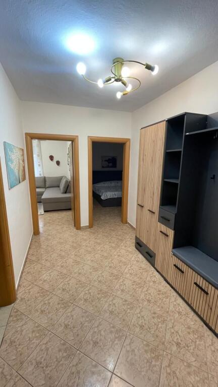 APARTAMENT ME QERA 1+1 MYSLYM SHYRI 55.000 LEKE