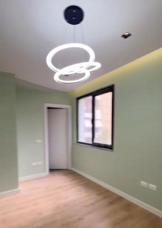 Shitet Apartament 3+1 ne Astir prane unazes